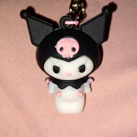 Kuromi Plush and Handmade Necklace - Picture 10 of 11